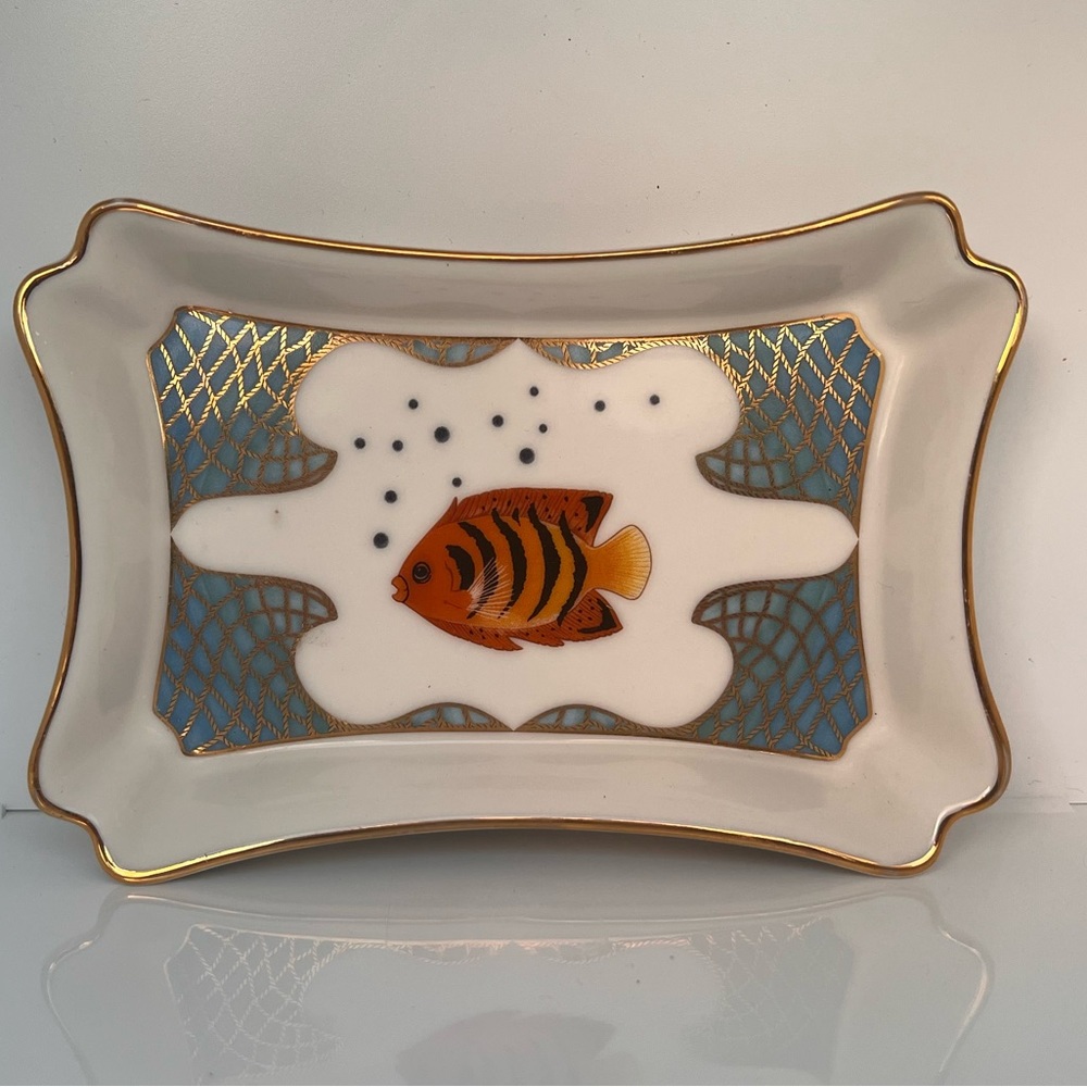 Lynn Chase Saint Tropez Porcelain Fish Soap Dish Nautical Gold Trim Retired HTF